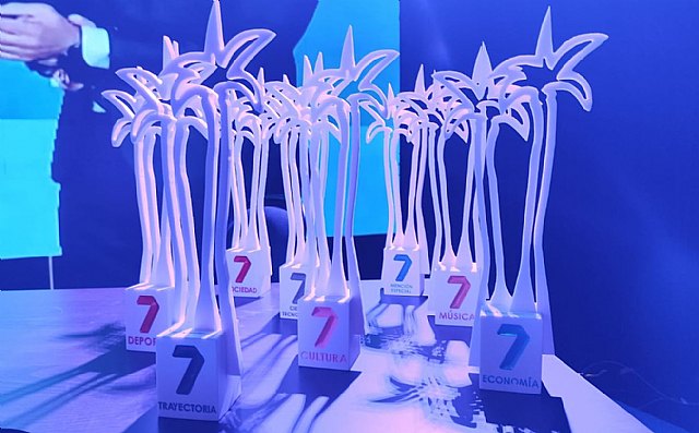 Estatuillas de premios Fénix, diseñadas por Muher