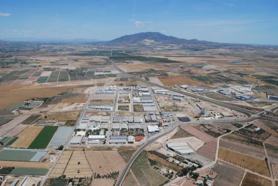 Mejoran el servicio de recogida selectiva de cartón y papel para las empresas instaladas en el Polígono Industrial 'El Saladar'