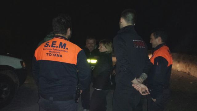 Protección Civil y agentes medioambientales rescatan a los 4 miembros de una familia que estaban desorientados por la niebla nocturna en Sierra Espuña