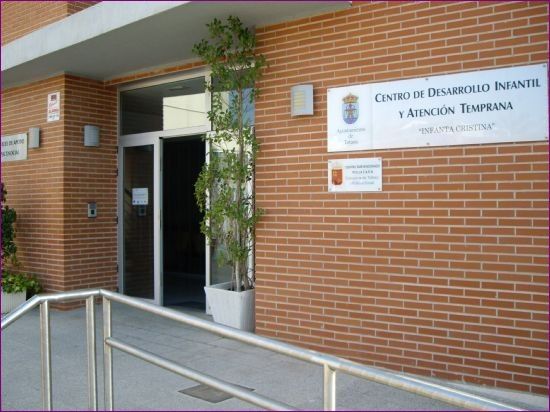 El Centro de Desarrollo Infantil y Atención Temprana lleva a cabo un programa de masajes terapéuticos dirigidos a bebés y a niños prematuros