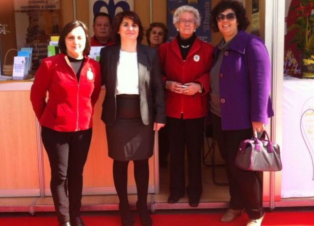 Autoridades municipales asisten al acto de inauguración de la XIII Muestra del Voluntariado
