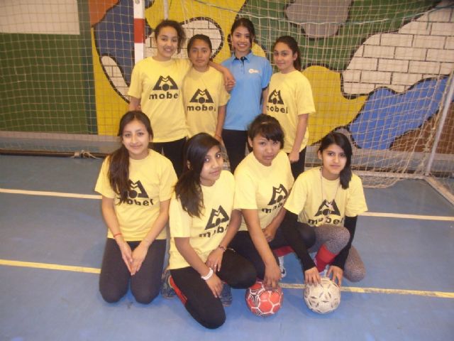 La Sala Escolar de Totana acogió la semifinal de la fase intermunicipal de futbol sala de Deporte Escolar