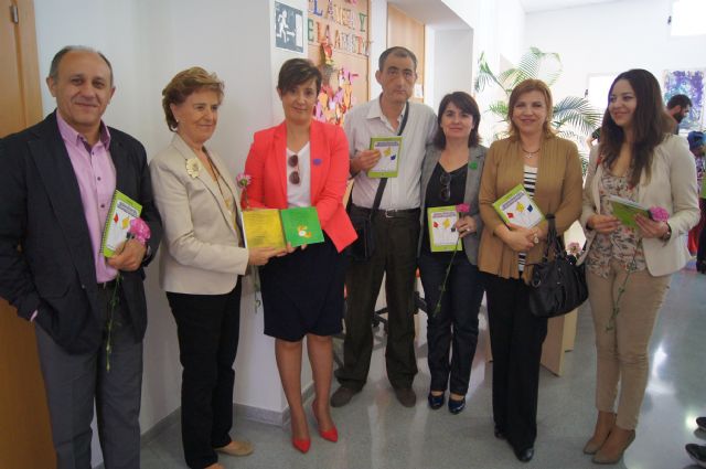 La Asamblea Regional edita, gracias a la Comisión Especial de Discapacidad, el libro del poeta totanero Antonio Lorca