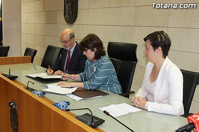 La UPCT y el ayuntamiento colaboran para fomentar la movilidad exterior de los estudiantes del municipio
