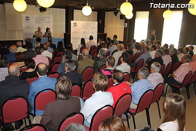 Cerca de un centenar de empresarios de Totana se reúnen con Valcárcel para conocer las propuestas para la creación de empleo