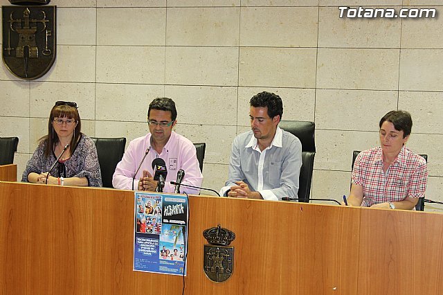 El grupo de teatro 'Albanta' pone en escena las obras 'La rutina diaria de San Pedro' y 'Se alquila por vacaciones'