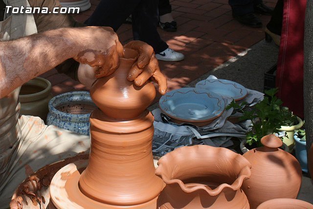 El santuario de La Santa vuelve a acoger este domingo 25 el mercado artesano