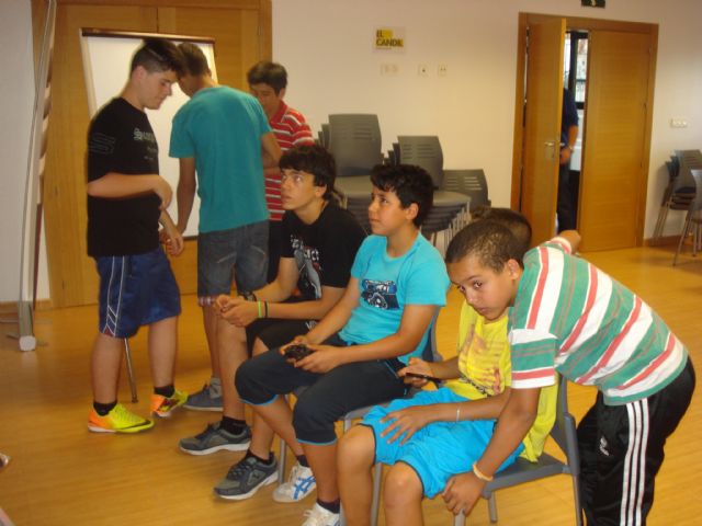 Gran acogida al programa de actividades educativas gratuitas desarrollado por 'El Candil' en el Centro Social San Roque