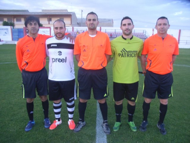 La concejalía de Deportes organizó la entrega de trofeos de la liga local de futbol 'Juega Limpio' y la copa de futbol aficionado