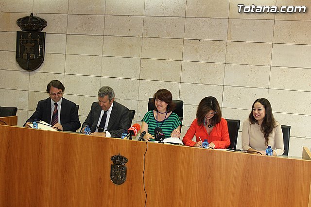 La alcaldesa de Totana subscribe un convenio con varias entidades para la creación y el desarrollo del Vivero de Empresas