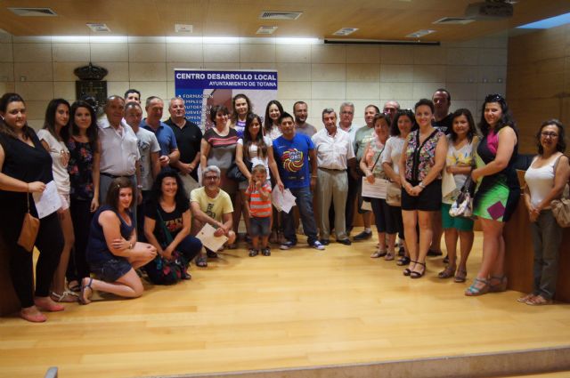 El Centro de Desarrollo Local hace entrega de los diplomas acreditativos de varios cursos impartidos en el marco del Plan Local de Empleo 2015