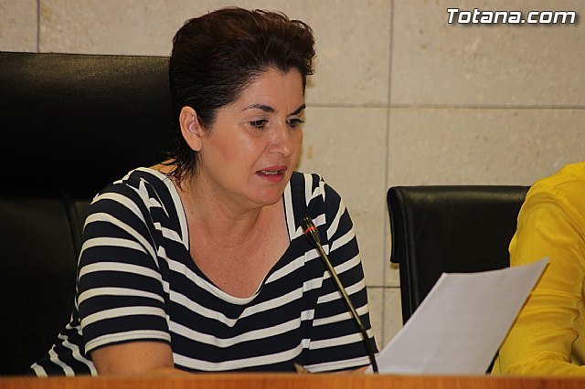 La Corporación municipal da lectura a un manifiesto institucional, antes de comenzar el Pleno de julio, en defensa de la dignidad del pueblo palestino
