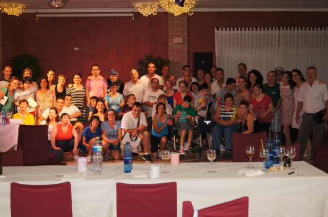 Los alumnos del Centro de Día 'José Moyá' clausuran las actividades del curso, con un emotivo acto