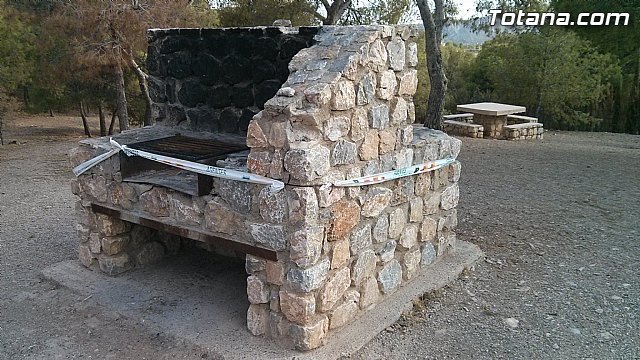 No se puede realizar ningún tipo de fuego en las barbacoas habilitadas en Sierra Espuña ni utilizar campings-gas para cocinar en el monte hasta octubre