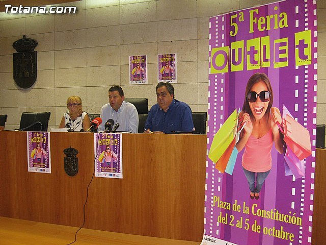 La V Feria Outlet de Totana congregará 25 expositores en la Plaza de la Constitución