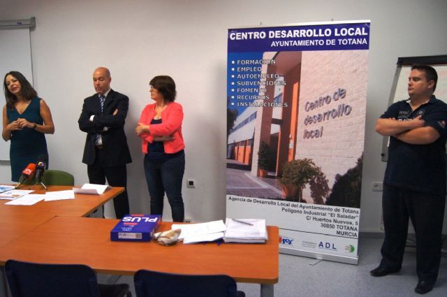 Unas cuarenta personas participan en dos cursos gratuitos