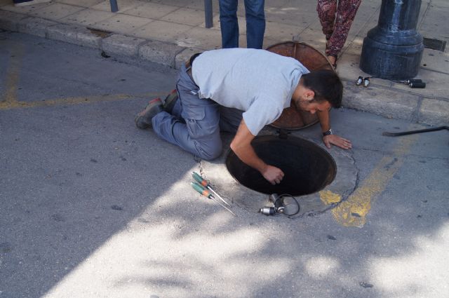 El Servicio Municipal de Aguas lleva a cabo una campaña de búsqueda de fugas y mejora de la eficiencia de las redes públicas de agua potable en el casco urbano