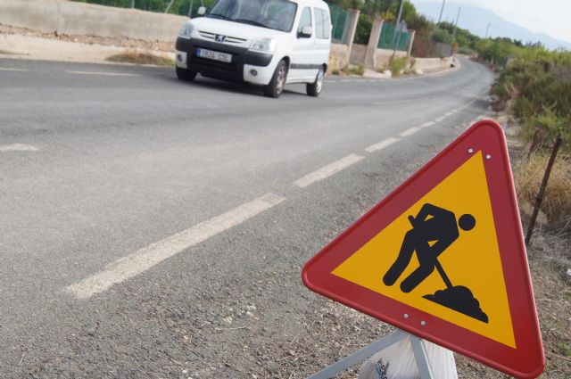 La Dirección General de Carreteras procede a la limpieza de cunetas en las principales vías secundarias de las pedanías de Totana