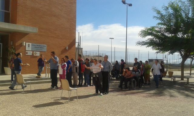 Usuarios del Centro de Día José Moya disfrutan de una jornada de convivencia con los usuarios del Centro de Día de personas con Discapacidad Intelectual de Mazarrón