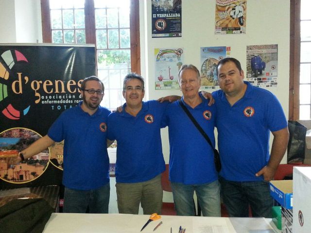 Un total de 231 euros se recaudaron para la asociación D´Genes en la VII Vespaliada 'Ciudad de Murcia'
