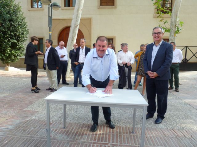 Andrés García firma el Código Ético socialista por la transparencia y contra la corrupción