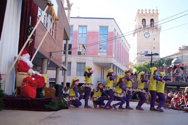 Papá Noel llegará a Totana el próximo domingo 21 a la Plaza de la Balsa Vieja a partir de las 17:00 con un espectáculo lleno de luz y música
