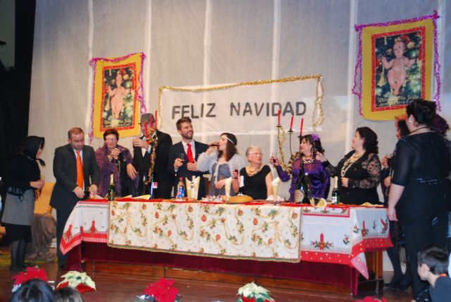 Lleno total en la representación de la obra 'De Verano a Navidad'