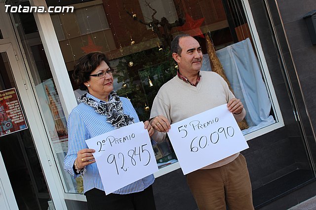 La librería 'Atenas' de Totana reparte el segundo y uno de los quintos premios del Sorteo Extraordinario de Lotería de Navidad