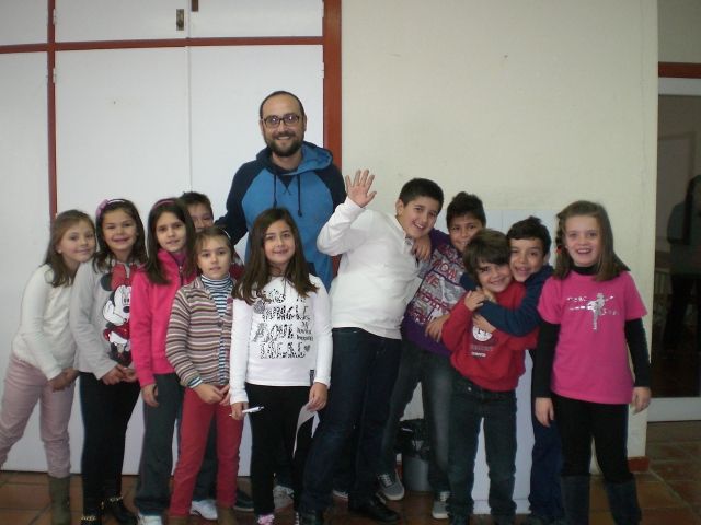 Un total de 25 personas participan, por primera vez, en la Escuela de Navidad que se celebra en el centro sociocultural 'La Cárcel'