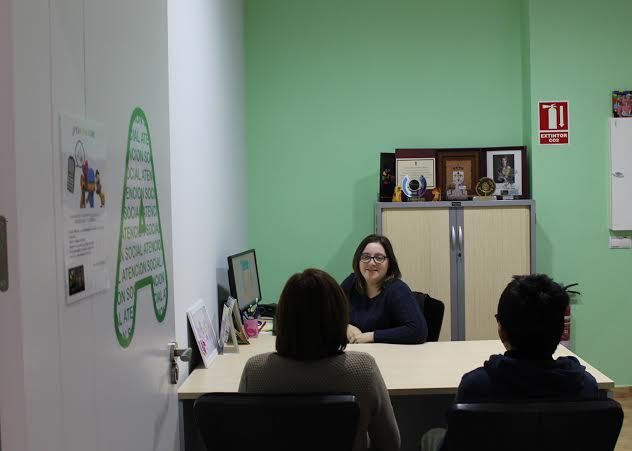 El Servicio de Atención Social de D´Genes atendió más de 200 consultas en el año 2014