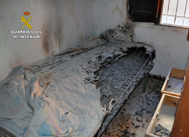 La Guardia Civil detiene a un individuo por incendiar una vivienda con sus moradores en Totana