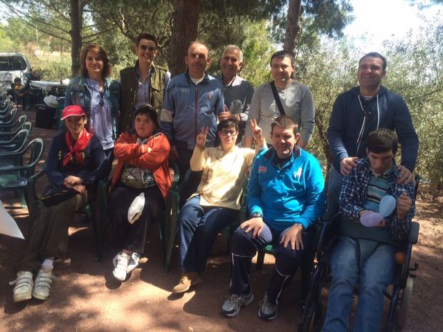 Autoridades municipales acompañan a los usuarios de PADISITO en su convivencia familiar en La Santa
