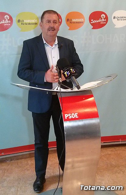 Andrés García quiere saber si la alcaldesa puede garantizar el pago de las nóminas de los empleados públicos hasta final de año