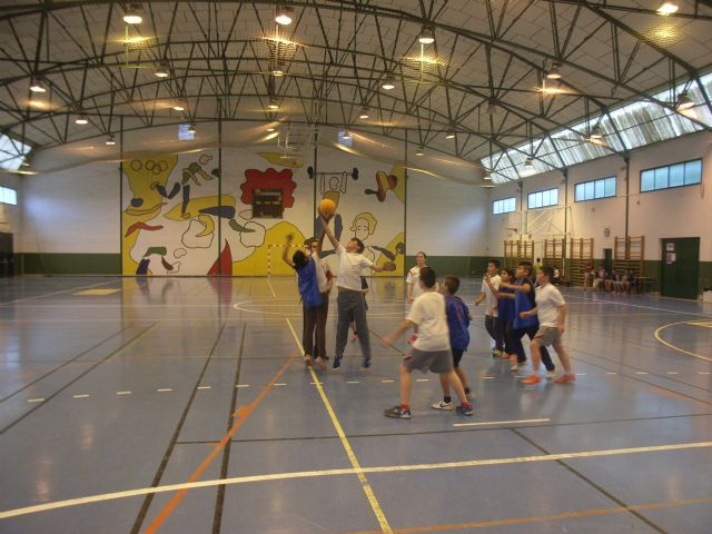 Los equipos de Baloncesto y Futbol Sala Alevín del Colegio Reina Sofía lograron clasificarse para las Finales de la Fase Intermunicipal de Deporte Escolar