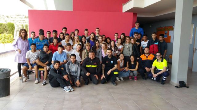 Protección Civil ofrece charlas informativas a alumnos de la ESO del Colegio 'Reina Sofía' sobre Atención en Primeros Auxilios