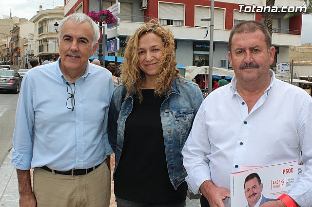 Isabel Casalduero: “El PP está utilizando un autobus de transporte escolar pagado por la Consejería de Educación para hacer publicidad electoral”