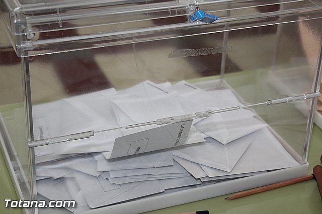 La participación de electores en el municipio de Totana asciende al 39,7% por ciento, a las 14:00 horas, 3,7% menos que hace cuatro años