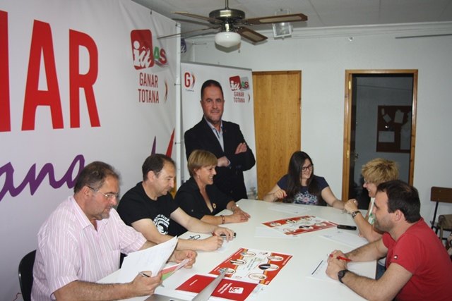 Los/as 6 concejales elegidos/as en la candidatura GANAR TOTANA con IZQUIERDA UNIDA, se constituyen en Grupo Municipal, nombrando portavoz a Antonia Camacho, Vice-Portavoz a Agustín Martínez y Coordinadora, Inma Blázquez”