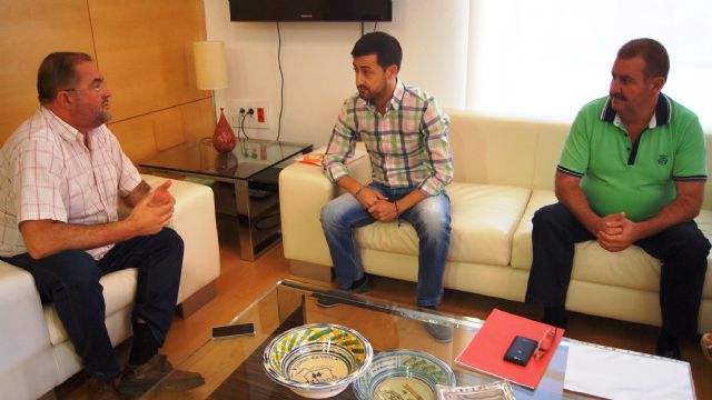 El alcalde se reúne con los portavoces de los grupos municipales