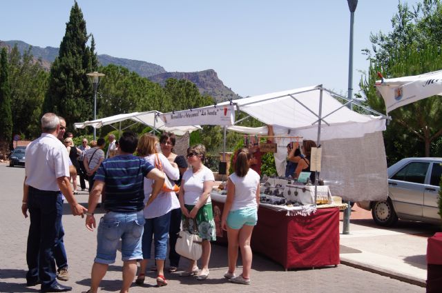 Este domingo, día 28 de junio, se celebra, de nuevo, el tradicional Mercado Artesano en el paraje de La Santa