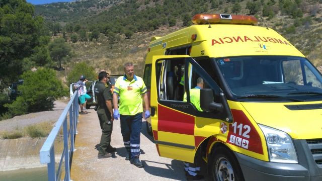 Protección Civil rescata a un ciclista que se fracturó un tobillo en la Senda del Alburnez
