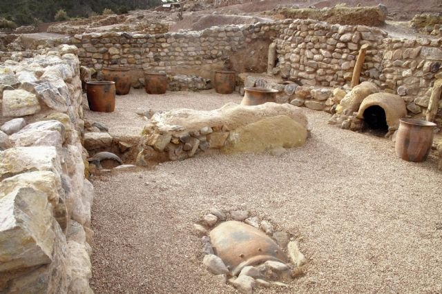 Continúan las visitas guiadas al Yacimiento Argárico de 'La Bastida' de forma gratuita este verano durante los fines de semana