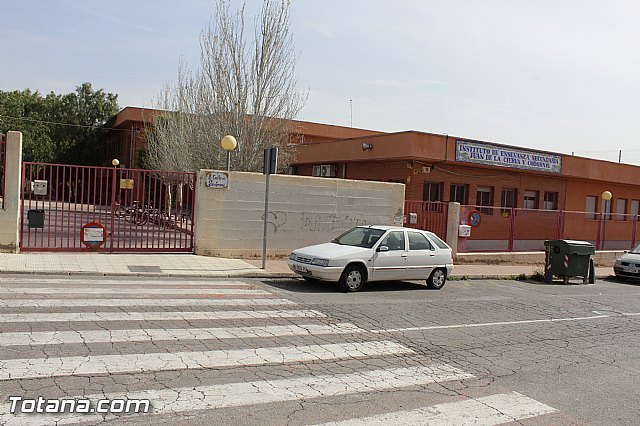 El PSOE pide que se garantice el transporte escolar gratuito de los alumnos/as que por cercanía solicitaron escolarizarse en 1° de la ESO en el IES Juan de la Cierva