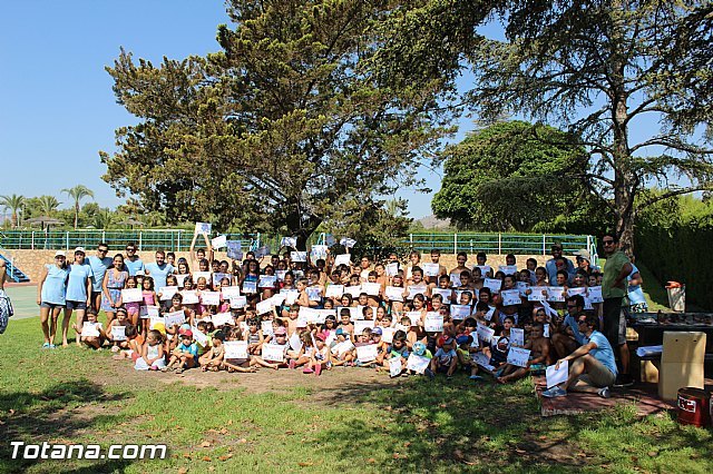 La concejal de Deportes clausura la primera quincena de julio del 'Campus de Verano' en el Polideportivo Municipal