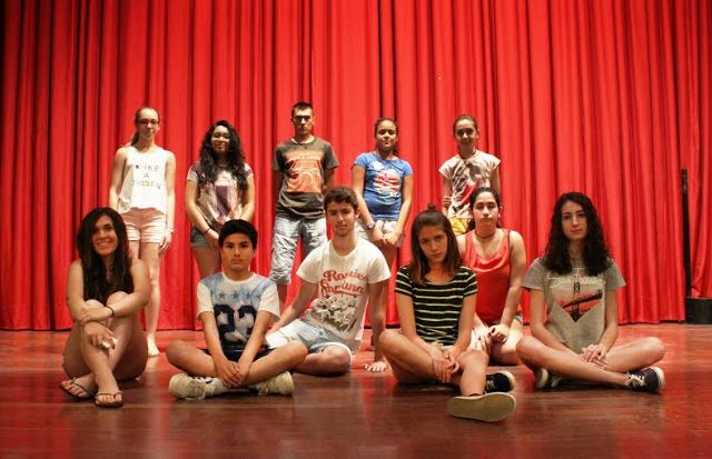 Un total de 13 jóvenes participan en el 'Curso de Fotografía Digital'