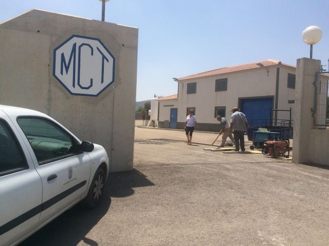 Comienzan las obras para ejecutar una nueva toma en la red que alimenta la impulsión de Aledo, en la carretera de La Huerta