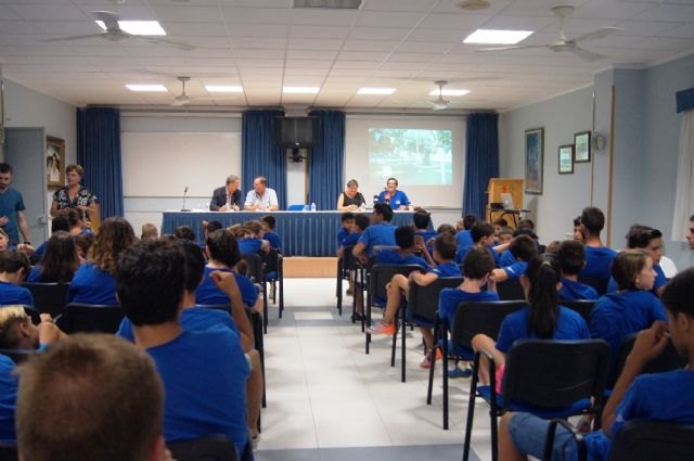Autoridades municipales asisten al acto de clausura de las XXVI Jornadas de Formación en Hemofilia que se celebran en “La Charca”