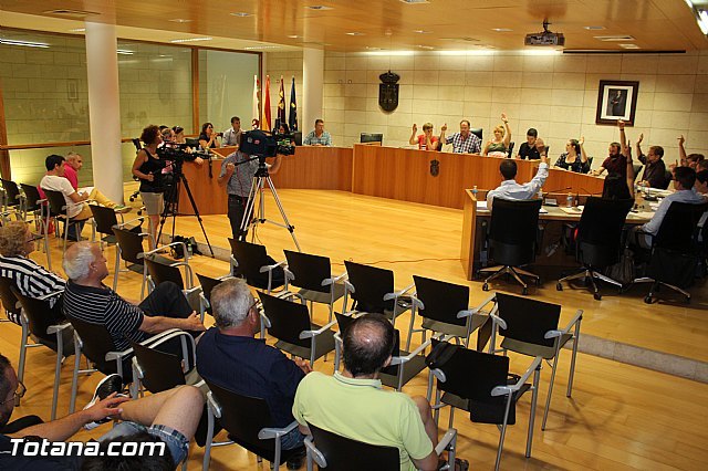 El Pleno aprueba realizar un estudio para fusionar las sociedades municipales PROINVITOSA y CEDETO