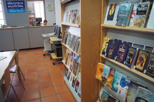 Cultura presenta la nueva programación y abre el plazo de inscripción del Club de Lectura para la temporada 2015 / 2016
