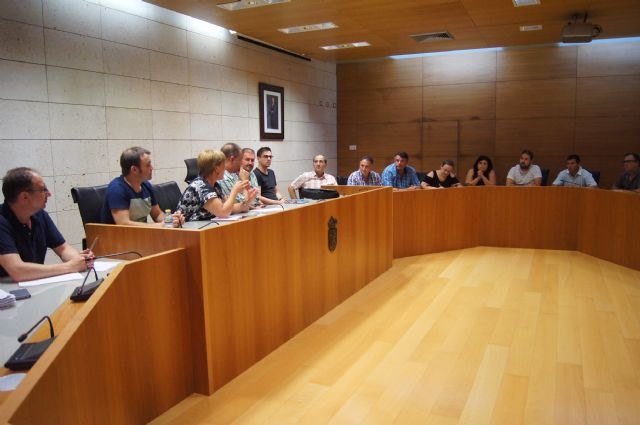 El Gobierno municipal se reúne, por vez primera en esta nueva legislatura, con el Ilustre Cabildo de Procesiones